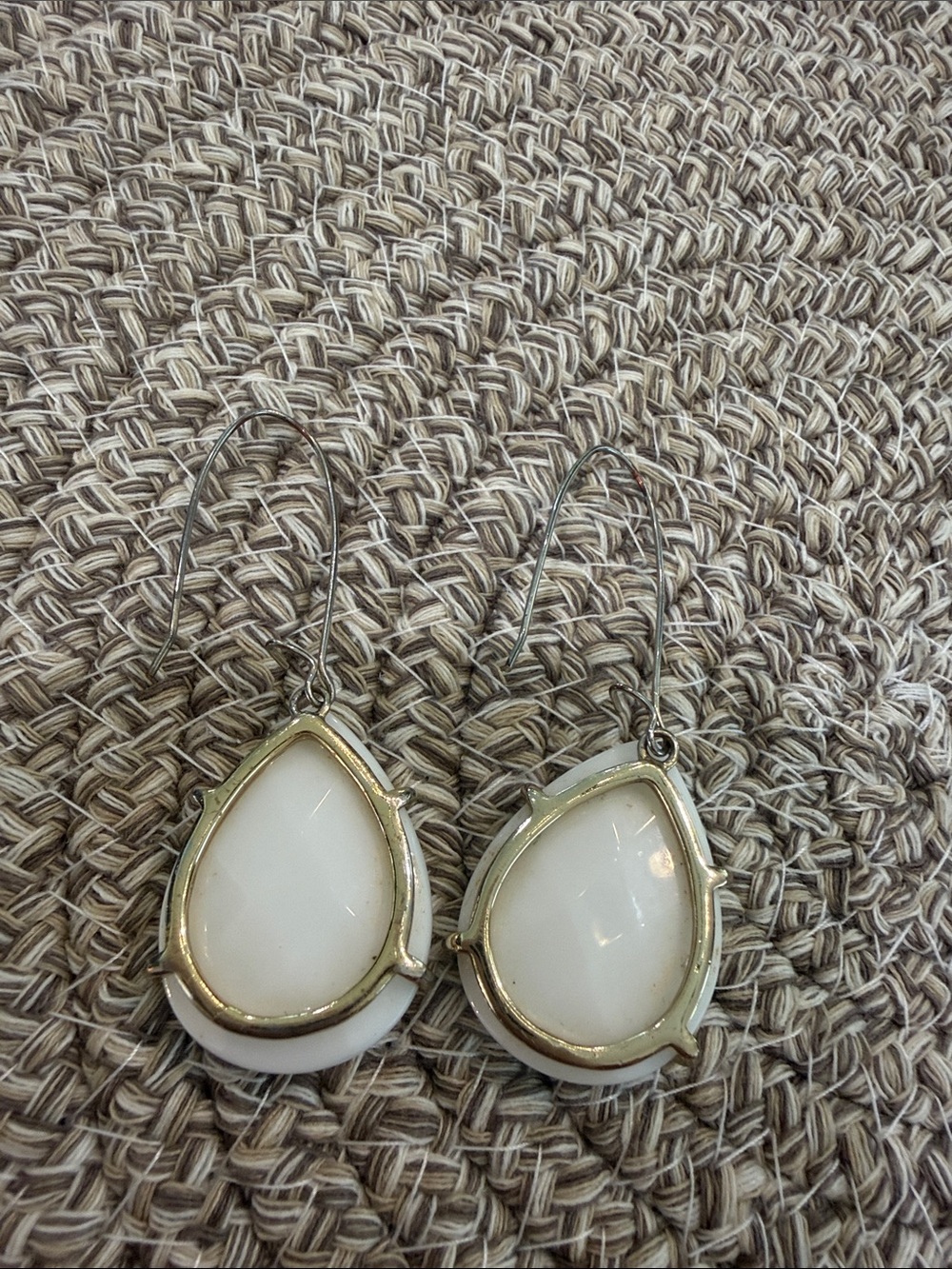 Gold-Plated White Teardrop Pendant Necklace and Earring Set - Picture 2 of 2